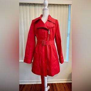 Ivanka Trump trench coat 🧥